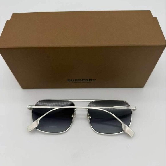 Burberry Black Rectangular Sunglasses - Like New